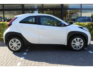Foto 14 van Toyota Aygo X 1.0 VVT-i MT Play | Rijklaar | Airco | Camera | Adap.Cruise | Apple/Android | DAB+