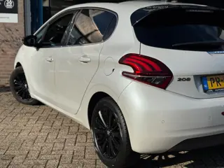 Foto 15 van Peugeot 208 1.2 PureTech Allure 2017 PANO NAVI CLIMA LM NAP!