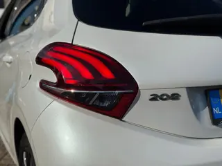 Foto 17 van Peugeot 208 1.2 PureTech Allure 2017 PANO NAVI CLIMA LM NAP!