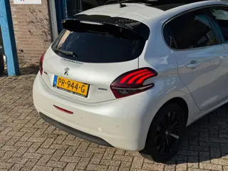 Foto 19 van Peugeot 208 1.2 PureTech Allure 2017 PANO NAVI CLIMA LM NAP!
