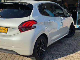 Foto 20 van Peugeot 208 1.2 PureTech Allure 2017 PANO NAVI CLIMA LM NAP!