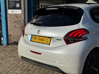 Foto 12 van Peugeot 208 1.2 PureTech Allure 2017 PANO NAVI CLIMA LM NAP!
