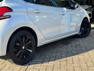 Foto 11 van Peugeot 208 1.2 PureTech Allure 2017 PANO NAVI CLIMA LM NAP!