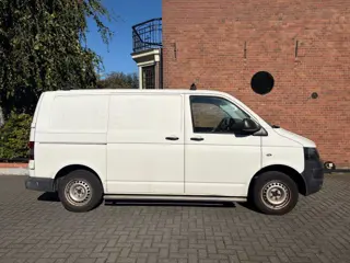 Foto 20 van VOLKSWAGEN TRANSPORTER 2.0 TDI L1H1 T800BA. AIRCO,TH,KAMERA GOED ONDERHOUDEN