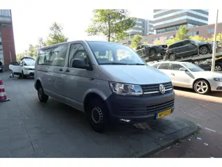 Foto 11 van Volkswagen Transporter Kombi 2.0 TDI L2H1 Highline Apk/Airco/Cruise/Nap/Camera/Boekjes/9-Zitter