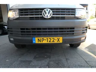 Foto 16 van Volkswagen Transporter Kombi 2.0 TDI L2H1 Highline Apk/Airco/Cruise/Nap/Camera/Boekjes/9-Zitter