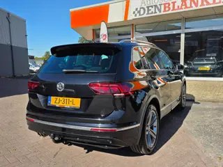 Foto 17 van Volkswagen Tiguan 1.5 TSI ACT Highline Bns R-Line BJ.2019 / Navi / Clima / Adapt. Cruise / Camera /