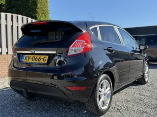 Foto 13 van Ford Fiesta 1.0 EcoBoost Titanium NAVI CLIMATE CONTROL P-SENSOREN TREKHAAK SPOILER