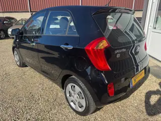 Foto 19 van Kia Picanto 1.0 CVVT Airco, elektr ramen, 5 deurs, APK 09-2027!