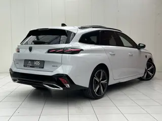 Foto 13 van Peugeot 308 SW Plug-in Hybrid 225 GT | Automaat | Panoramadak | AGR Comfort Stoelen | Zeer luxe!
