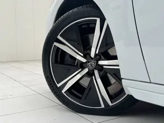 Foto 14 van Peugeot 308 SW Plug-in Hybrid 225 GT | Automaat | Panoramadak | AGR Comfort Stoelen | Zeer luxe!