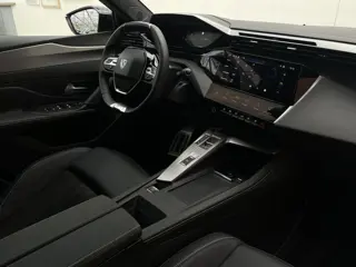 Foto 17 van Peugeot 308 SW Plug-in Hybrid 225 GT | Automaat | Panoramadak | AGR Comfort Stoelen | Zeer luxe!