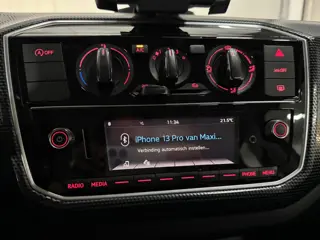 Foto 19 van Volkswagen Up! 1.0 5-DRS AIRCO 1STE.-EIGEN. PHONE