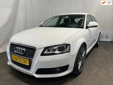 Audi A3 Sportback 1.8 TFSI Attraction Business Edition - Voor + achterschade, Airbaglamp brandt,
