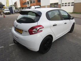 Foto 15 van Peugeot 208 1.0 VTi Access 2014 Airco 82.000KM NAP! APK!