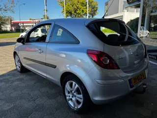 Foto 19 van Opel Corsa 1.2-16V Enjoy AUTOMAAT Airco Cruise Trekhaak