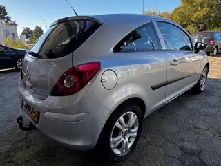 Foto 14 van Opel Corsa 1.2-16V Enjoy AUTOMAAT Airco Cruise Trekhaak