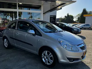 Foto 12 van Opel Corsa 1.2-16V Enjoy AUTOMAAT Airco Cruise Trekhaak
