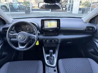Foto 16 van Toyota Yaris 1.5 Hybrid 115 Comfort **APPLE CARPLAY/ ADAPTIVE CRUISE CONTROL/ CLIMATE CONTROL**