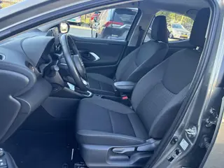 Foto 15 van Toyota Yaris 1.5 Hybrid 115 Comfort **APPLE CARPLAY/ ADAPTIVE CRUISE CONTROL/ CLIMATE CONTROL**