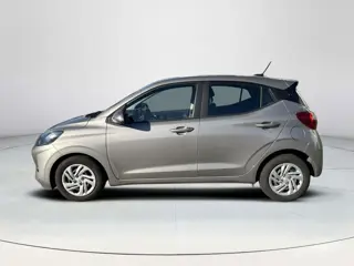 Foto 19 van Hyundai i10 1.0 Comfort Smart Net binnen, In nieuwstaat