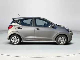 Foto 15 van Hyundai i10 1.0 Comfort Smart Net binnen, In nieuwstaat