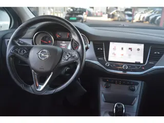 Foto 18 van Opel Astra Sports Tourer 1.6 CDTI Business+ | Navigatie | Trekhaak | Cruise-control | Airco | NL aut