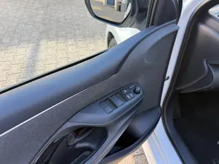 Foto 15 van Toyota Yaris 1.5 Hybrid Dynamic / Airco / Achteruit rij camera / Apple Carplay / Keyless entree / Ke
