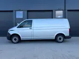 Foto 28 van Volkswagen Transporter 2.0 TDI L2H1 28 / 150 PK / ACC / CLIMA / CARPLAY / werkplaatsinrichting