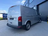 Foto 24 van Volkswagen Transporter 2.0 TDI L2H1 28 / 150 PK / ACC / CLIMA / CARPLAY / werkplaatsinrichting