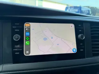 Foto 12 van Volkswagen Transporter 2.0 TDI L2H1 28 / 150 PK / ACC / CLIMA / CARPLAY / werkplaatsinrichting