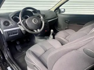 Foto 16 van Renault Clio III RS 2.0-16V 200 CUP Rijklaarprijs!