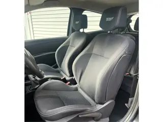 Foto 12 van Renault Clio III RS 2.0-16V 200 CUP Rijklaarprijs!