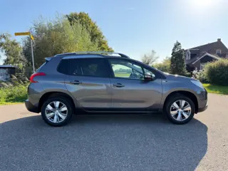 Foto 17 van Peugeot 2008 1.2 PureTech Style / Automaat / Nieuwe distributieriem 11-2025 / Navigatie / Climate Co