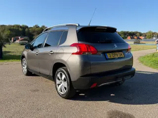 Foto 19 van Peugeot 2008 1.2 PureTech Style / Automaat / Nieuwe distributieriem 11-2025 / Navigatie / Climate Co