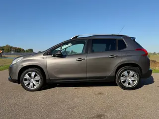 Foto 11 van Peugeot 2008 1.2 PureTech Style / Automaat / Nieuwe distributieriem 11-2025 / Navigatie / Climate Co