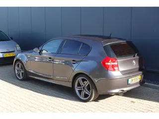 Foto 14 van BMW 1-serie 120i LEDER/NAVI