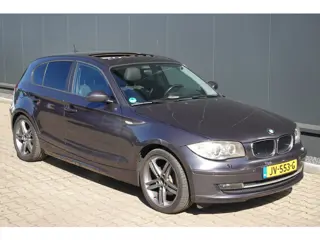 Foto 16 van BMW 1-serie 120i LEDER/NAVI