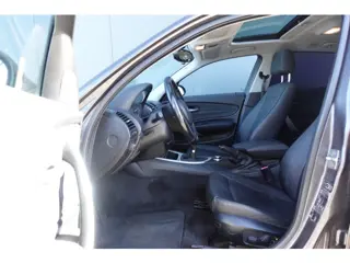 Foto 17 van BMW 1-serie 120i LEDER/NAVI