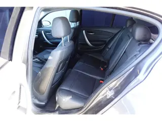 Foto 19 van BMW 1-serie 120i LEDER/NAVI