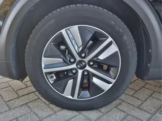 Foto 20 van Kia Niro 1.6 GDi Hybrid DynamicPlusLine | Leder | Stoel- & Stuurverwarming | Dodehoek Assistentie |