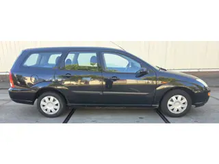 Foto 14 van Ford Focus Wagon 1.6-16V Trend