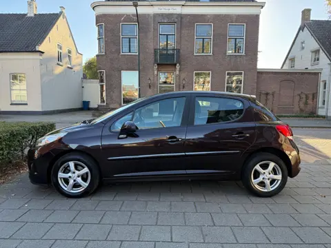 Peugeot 207 1.4 Acces Lite 5 DEURS AIRCO ZEER MOOI APARTE KLEUR MET