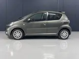 Foto 23 van Toyota Aygo 1.0| 5-deurs | NAP | Airco | Elektrische ramen | Centrale deurvergrendeling met afstands