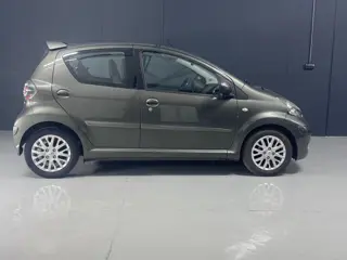 Foto 15 van Toyota Aygo 1.0| 5-deurs | NAP | Airco | Elektrische ramen | Centrale deurvergrendeling met afstands