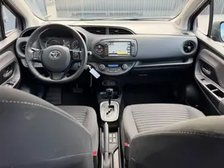 Foto 12 van TOYOTA YARIS 1.5 Hybrid Bi-Tone AUT / Camera, Navi, Bluetooth, LM velgen