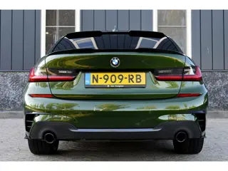 Foto 13 van BMW 3-serie 320i M-Sport Indivdual Rijklaarprijs-Garantie Schuifdak Leder Interieur Apple/Android Le