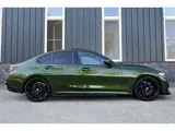 Foto 26 van BMW 3-serie 320i M-Sport Indivdual Rijklaarprijs-Garantie Schuifdak Leder Interieur Apple/Android Le