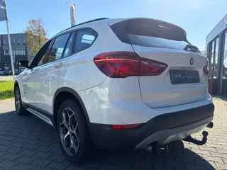 Foto 20 van BMW X1 SDrive20i Centennial High Executive, Panorama dak