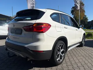 Foto 18 van BMW X1 SDrive20i Centennial High Executive, Panorama dak
